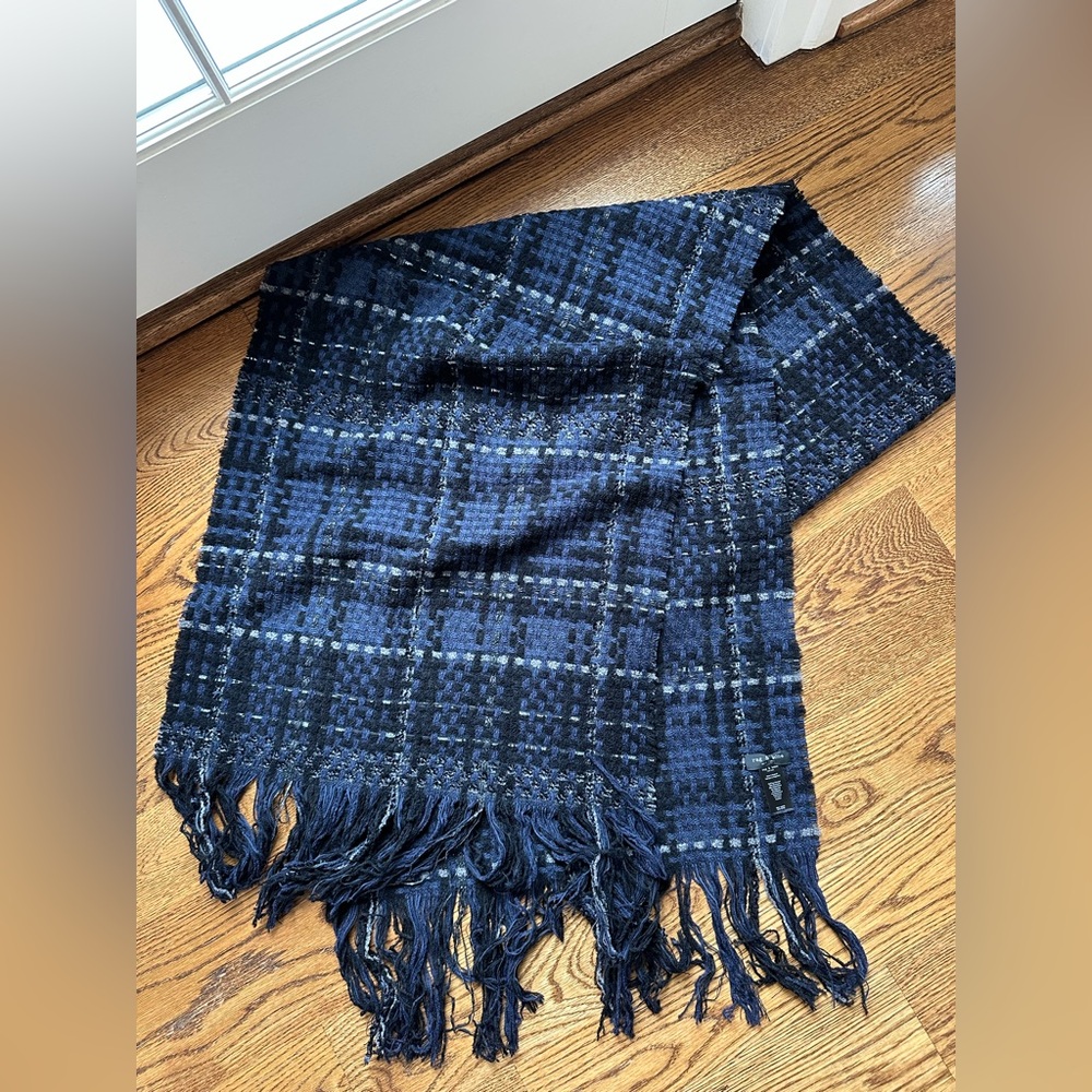 Rag and Bone scarf, color deep blue in perfect condition (never worn).